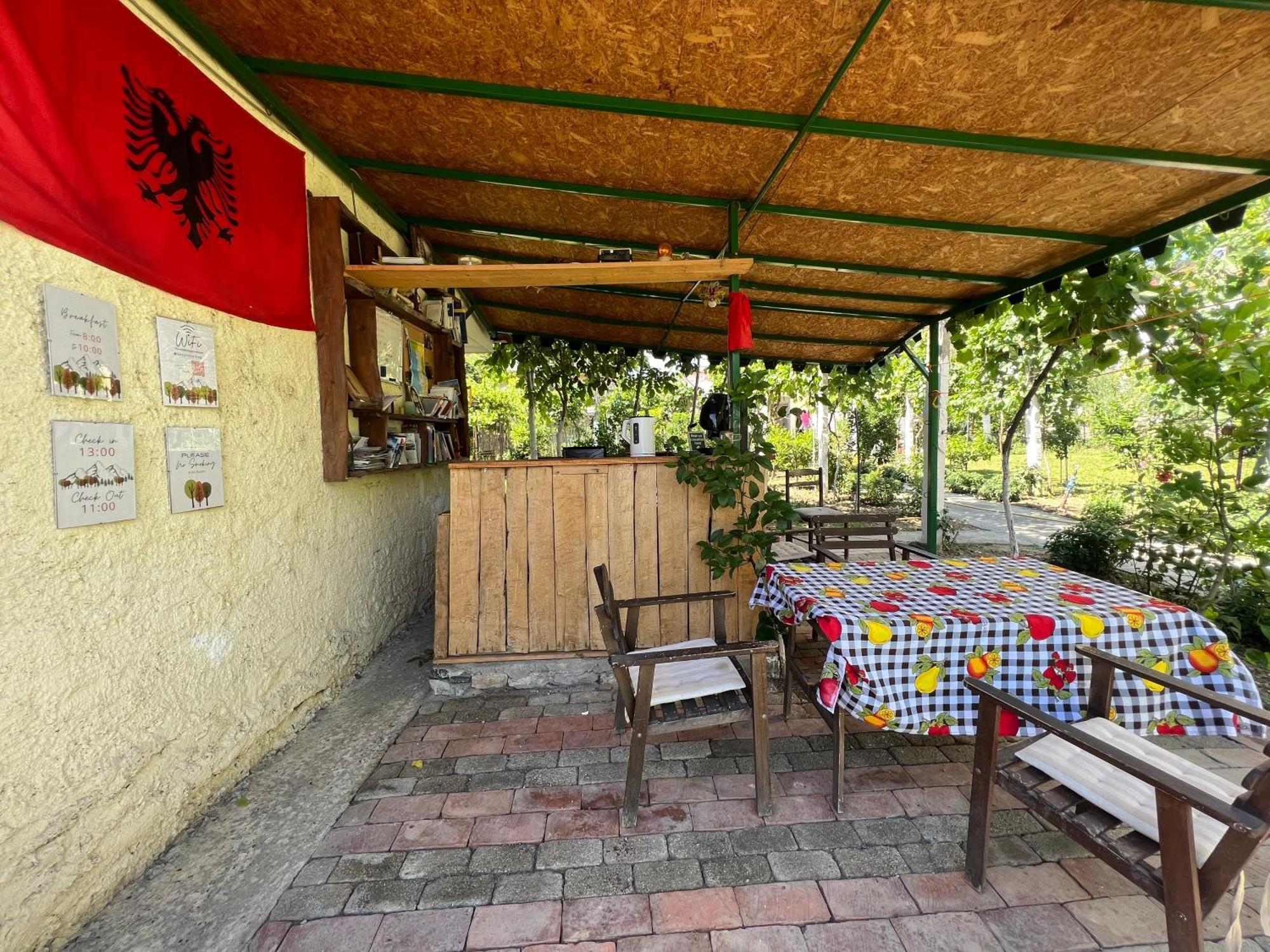 Elbasan Backpacker Hostel Exteriör bild