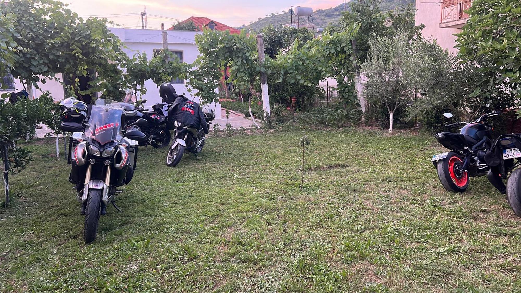 Elbasan Backpacker Hostel Exteriör bild